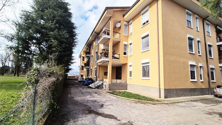 Ampio appartamento trilocale al primo piano