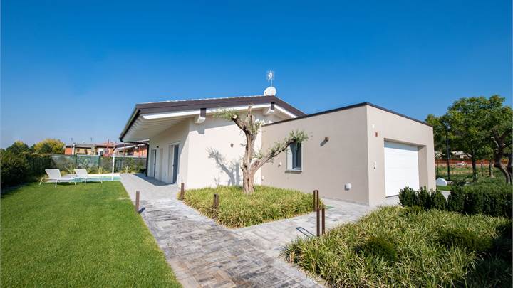 Villa singola su piano unico a Carzago